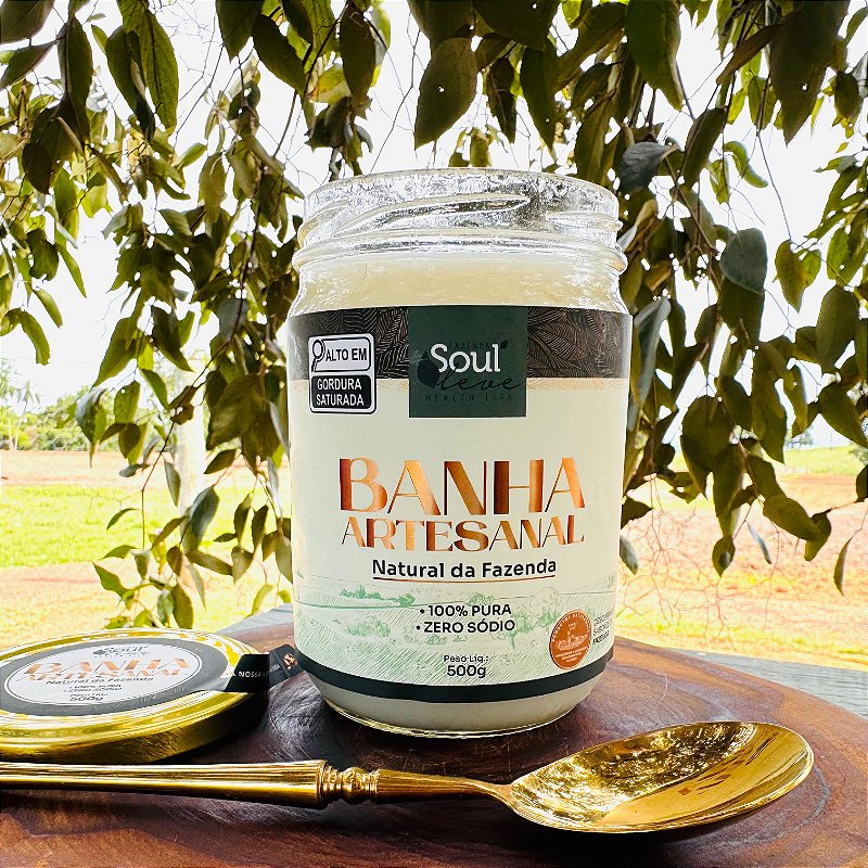 Pote de banha artesanal Fazenda Soul Leve em cenário da fazenda